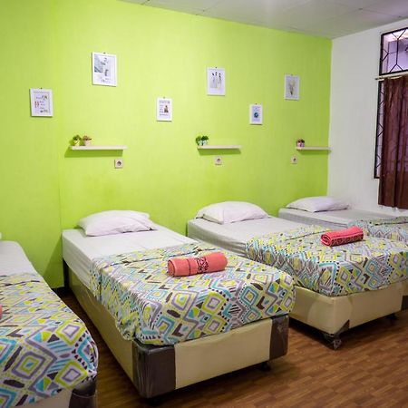 Zenrra Backpacker Hostel Bandung Buitenkant foto