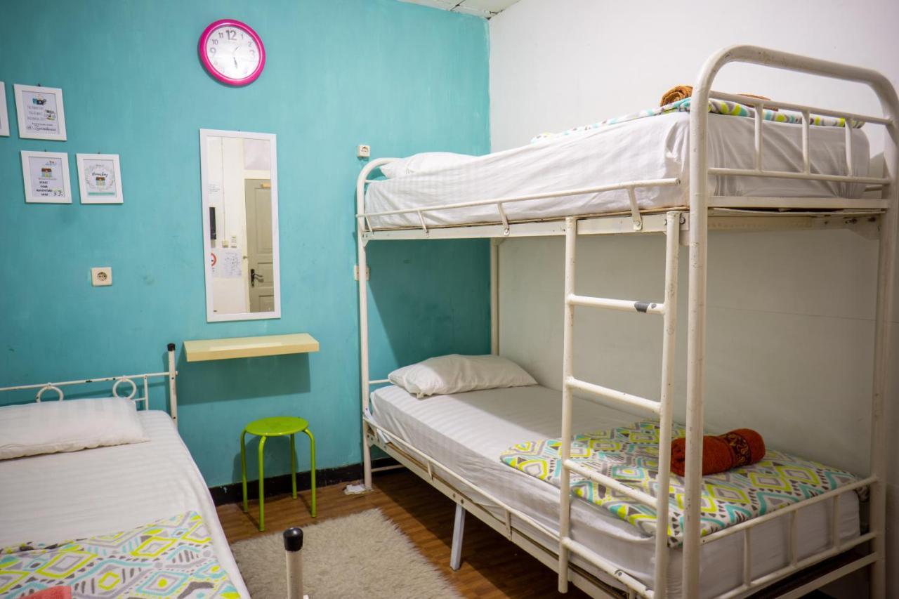 Zenrra Backpacker Hostel Bandung Buitenkant foto